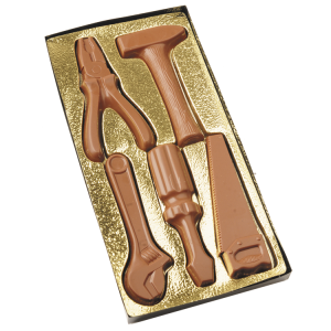 Outils_caisse_boite_marteau_pince_cle_tournevis_scie_chocolat_belge_lait_noir_